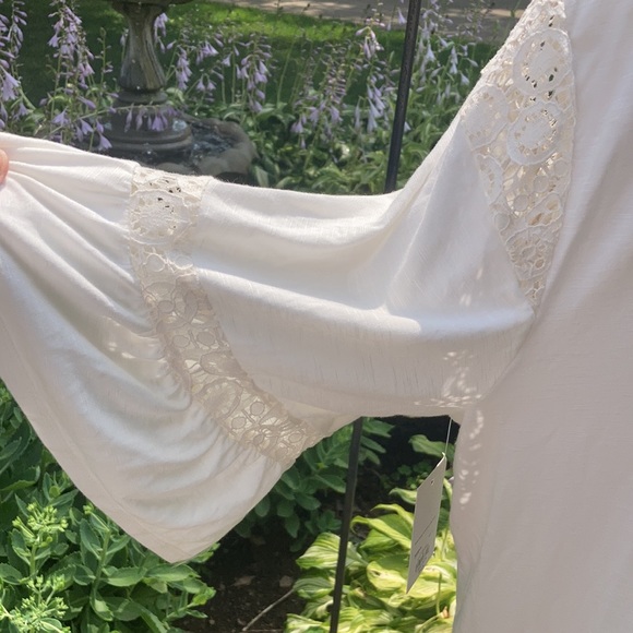 EVRI cream bell sleeve 1X women’s top - Picture 5 of 5
